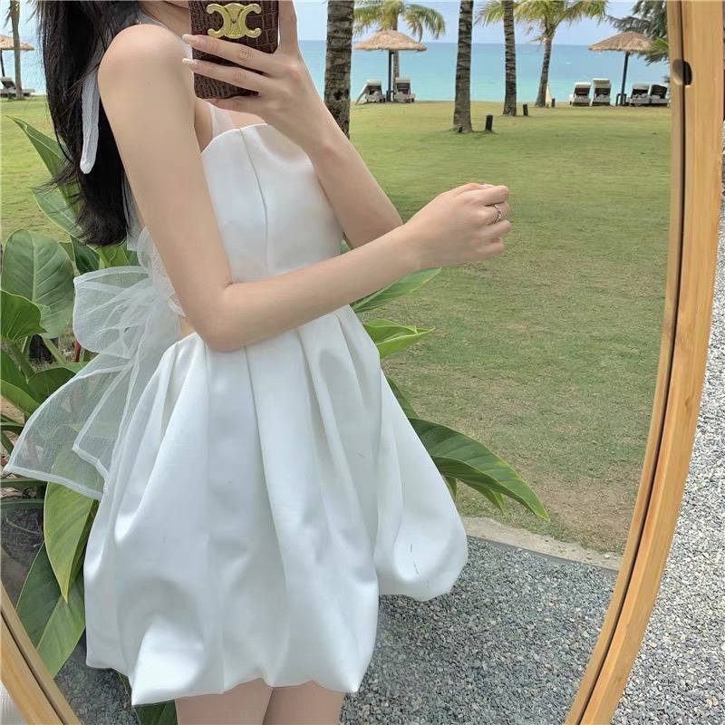 Đầm trắng xòe bồng cột nơ