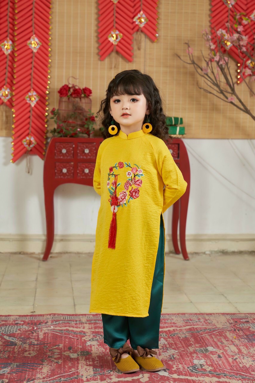 Áo Dài Cho Bé Ivy Áo Dài Cách Tân Cho Bé Gái Thêu Hoa Văn Chất Vải Lụa Cực Kì Mềm Mịn, Mướt Tay Phù Hợp Với Da Bé
