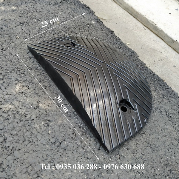 [HCM]Gờ giảm tốc bằng cao su 100x35x5cm
