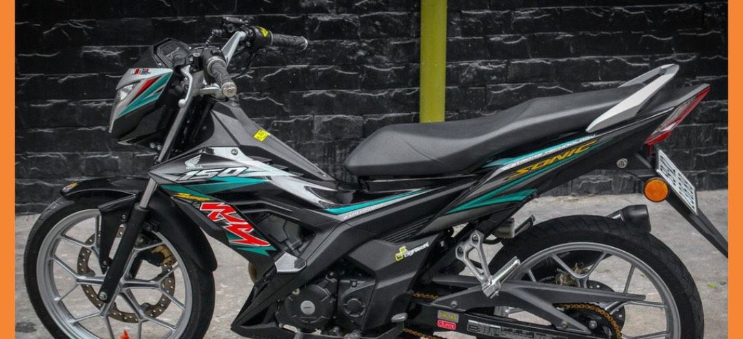 [HCM]Tem xe sonic  tem rời dán xe đen cao cấp