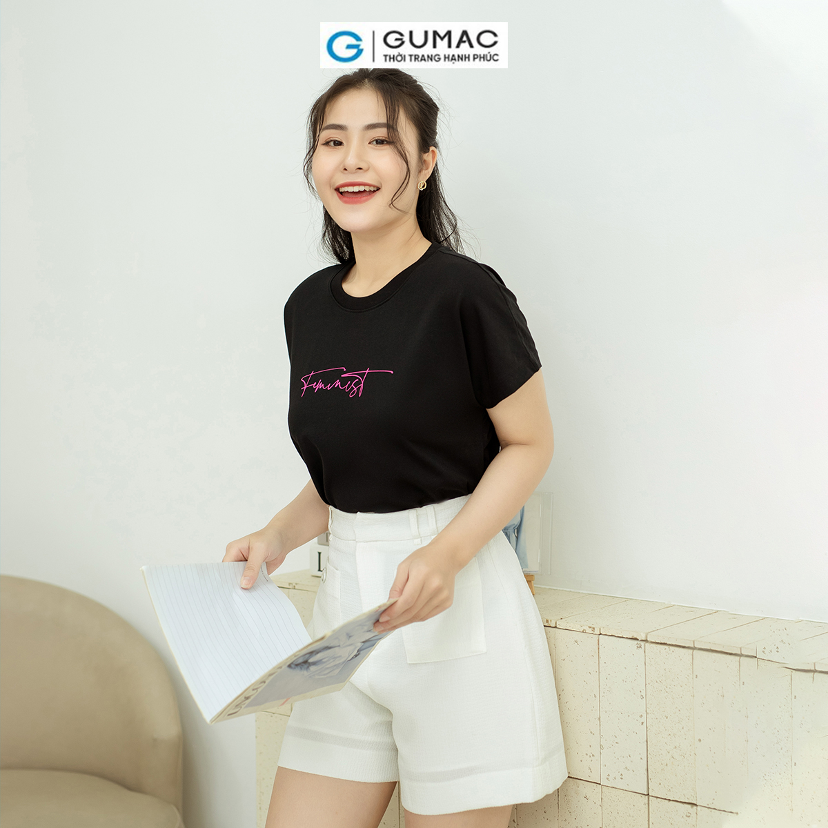 Áo thun nữ phom rộng GUMAC ATD08053 kiểu tay cánh dơi có in chữ