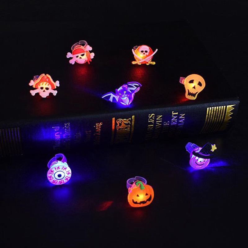 Sét 10 Chiếc Nhẫn Có Đèn Phát Sáng Hallowwen