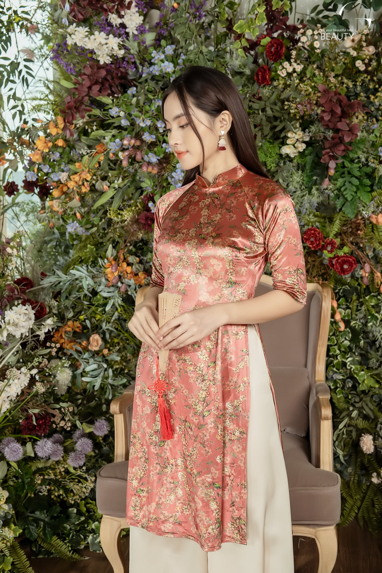 Áo dài cách tân hồng hoa lá