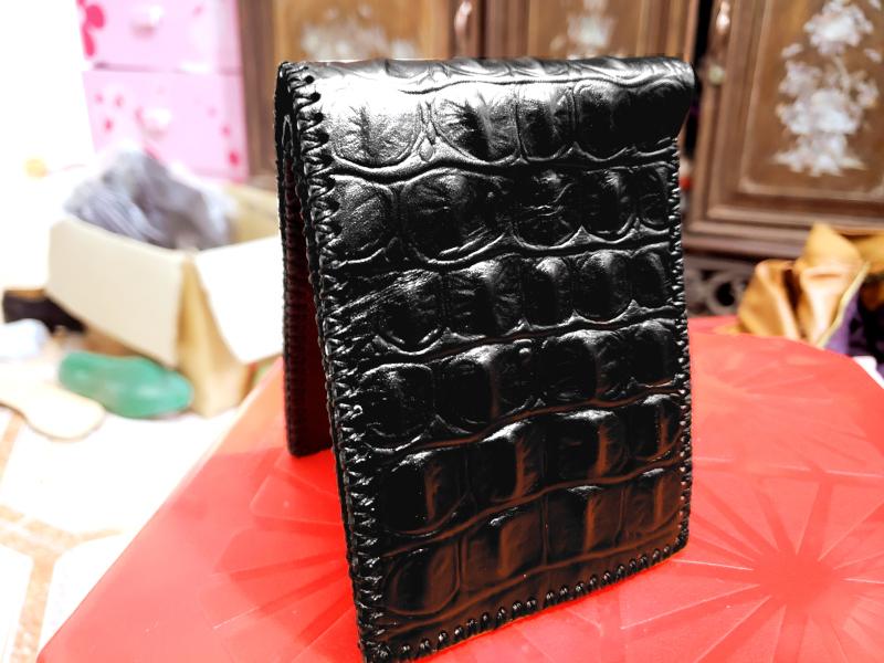 Ví da bò in vân cá sấu LADOZA