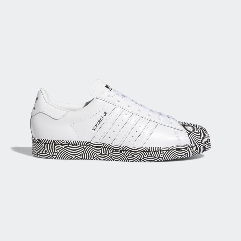 BÁO GIÁ GIÀY THỂ THAO NAM ADIDAS MÀU TRẮNG | Shopee Lazada Sendo Tiki mới nhất 8 Giày thể thao nam adidas Superstar họa tiết Mari Mekko màu trắng FY1588
