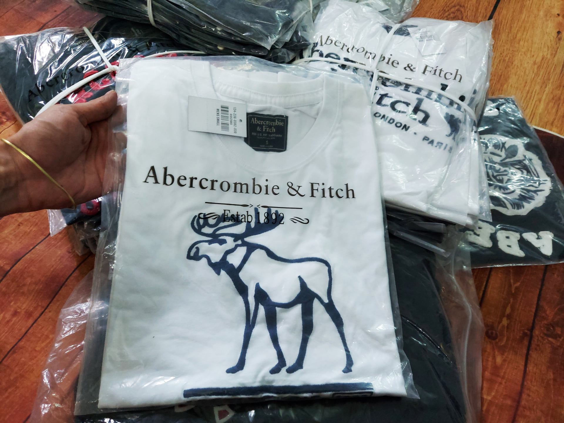 Áo thun Abercrombie & Fitch 1892