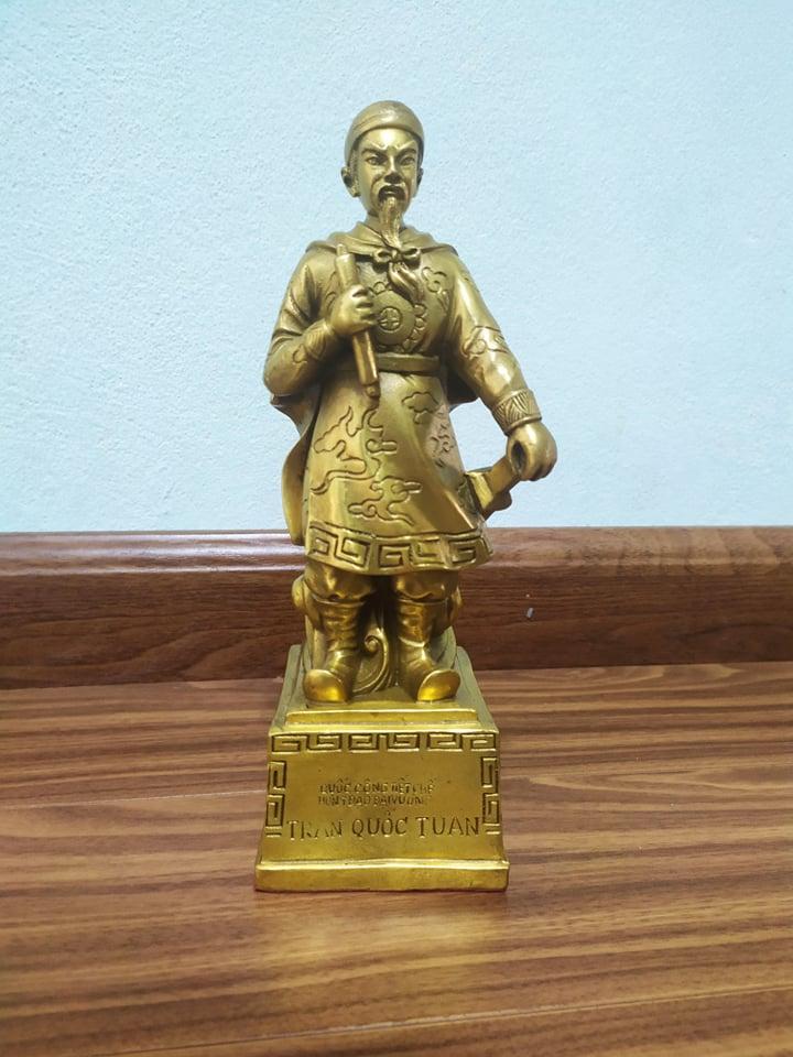Tượng quốc công tiết chế Hưng Đạo Đại Vương Trần Quốc Tuấn cỡ nhỏ bằng đồng thau phong thủy Hồng Thắng