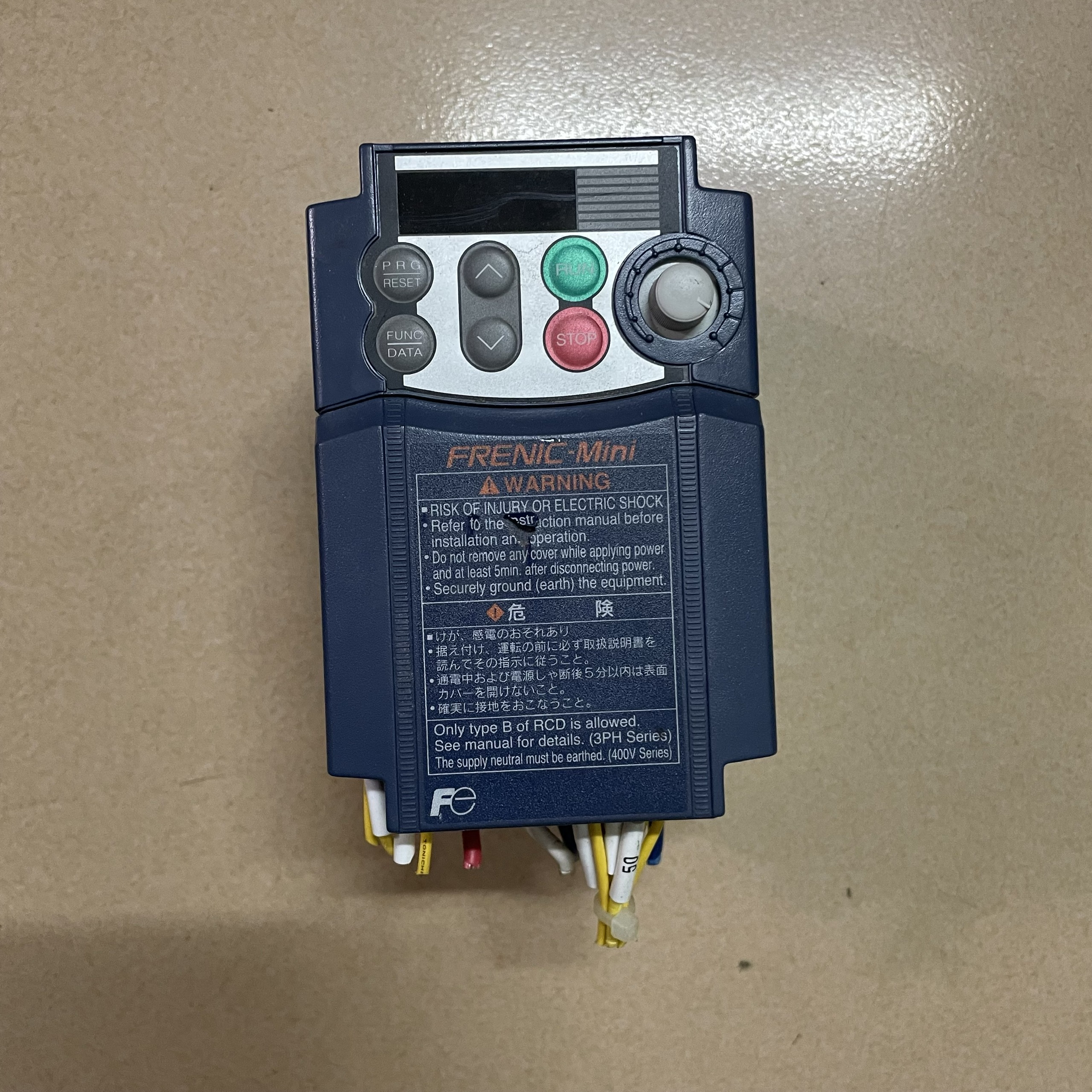 Biến tần Nhật cũ Fuji vào 1pha 220V ra 3pha 220V