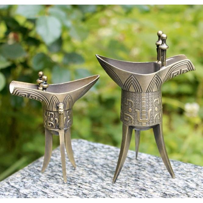 Ly rượu đồng 3 chân giả cổ thời Tần Thủy Hoàng
