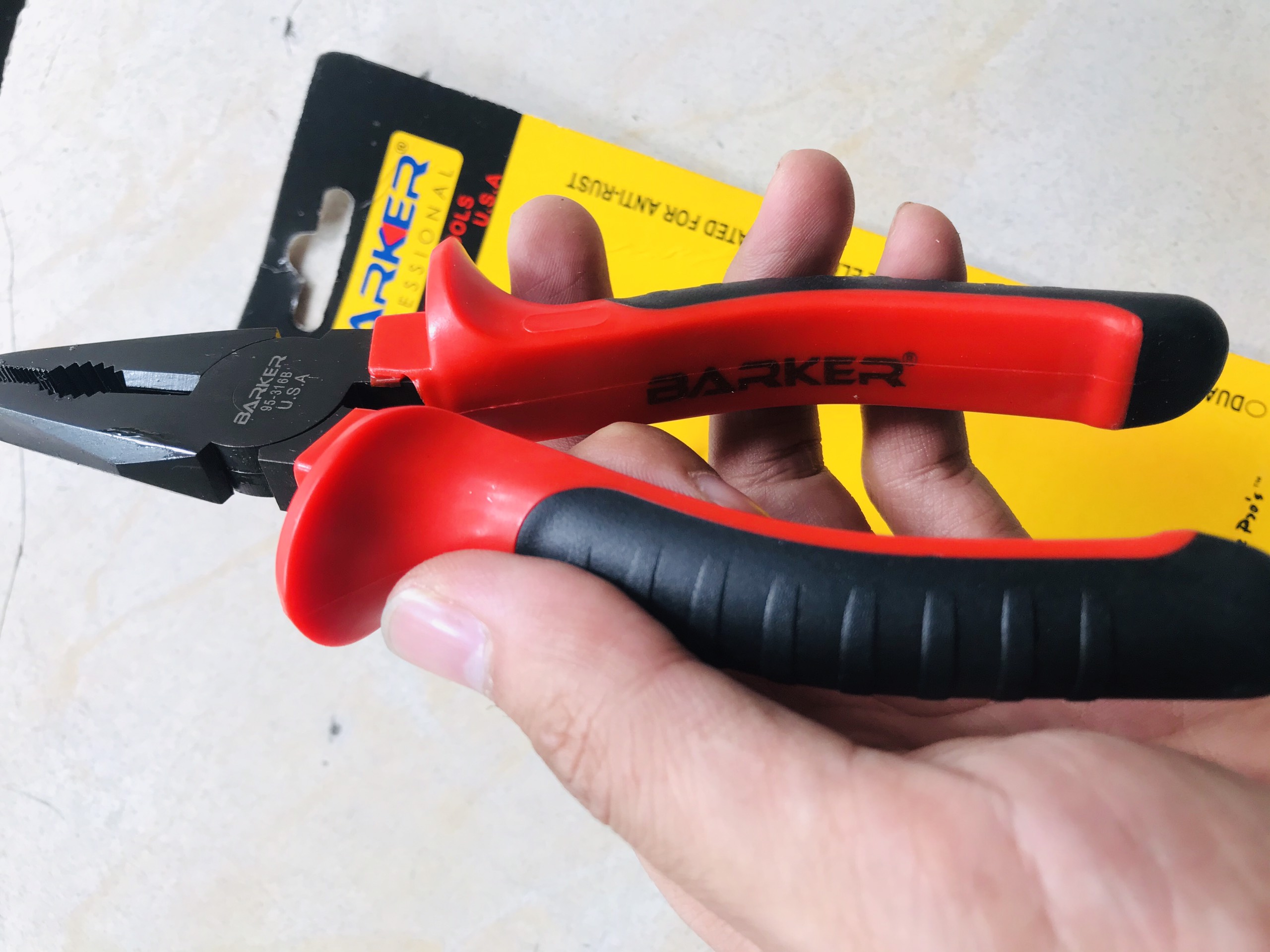 Kìm điện 6" đen đỏ BARKER