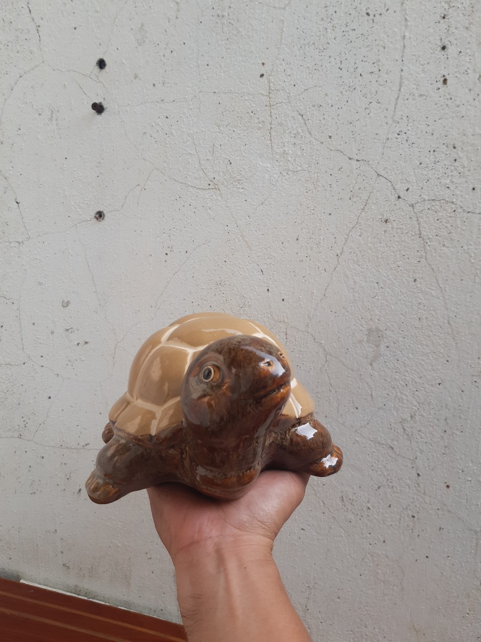 Gốm sứ rùa con men vàng cao 15 cm