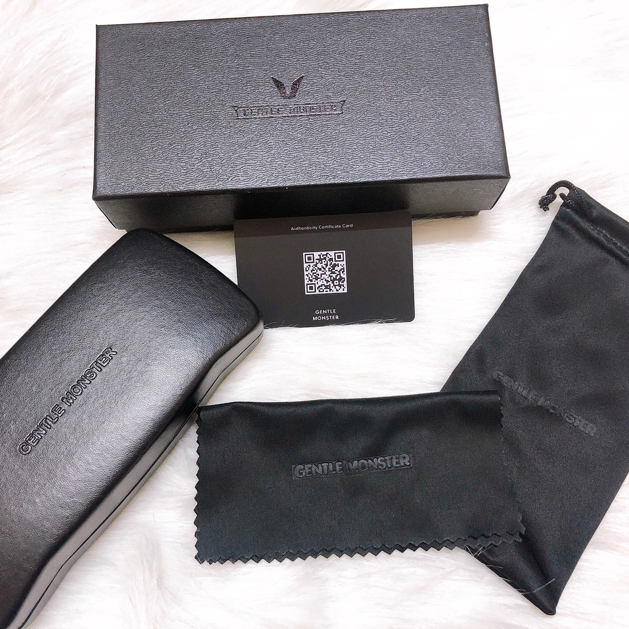Hộp đựng kính Gentle Monster