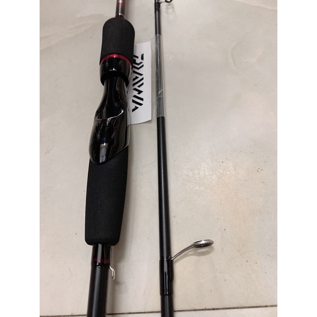 Cần Câu Máy Đứng Daiwa Tornado - Đồ Câu Văn Chương