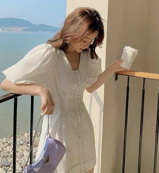 Đầm trắng viền chỉ đen form ngắn