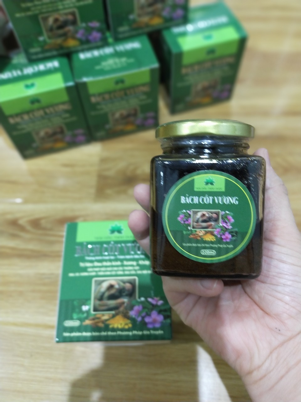 Combo Tinh dầu trị liệu Bách Cốt vương (Mua 1 tặng 1 gói mẫu ngâm chân Bách Cốt vương)