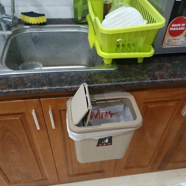 Thùng Rác Có Nắp Treo Tủ Bếp Tiện Dụng