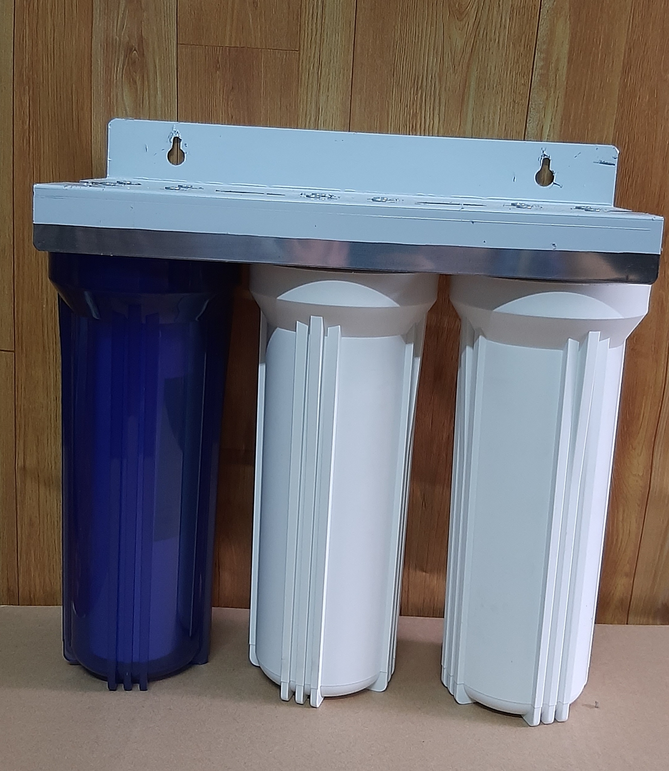Bộ lọc nước sinh hoạt  kích thước 10inch (gồm cốc, lõi, tay vặn, pat treo đầy đủ)