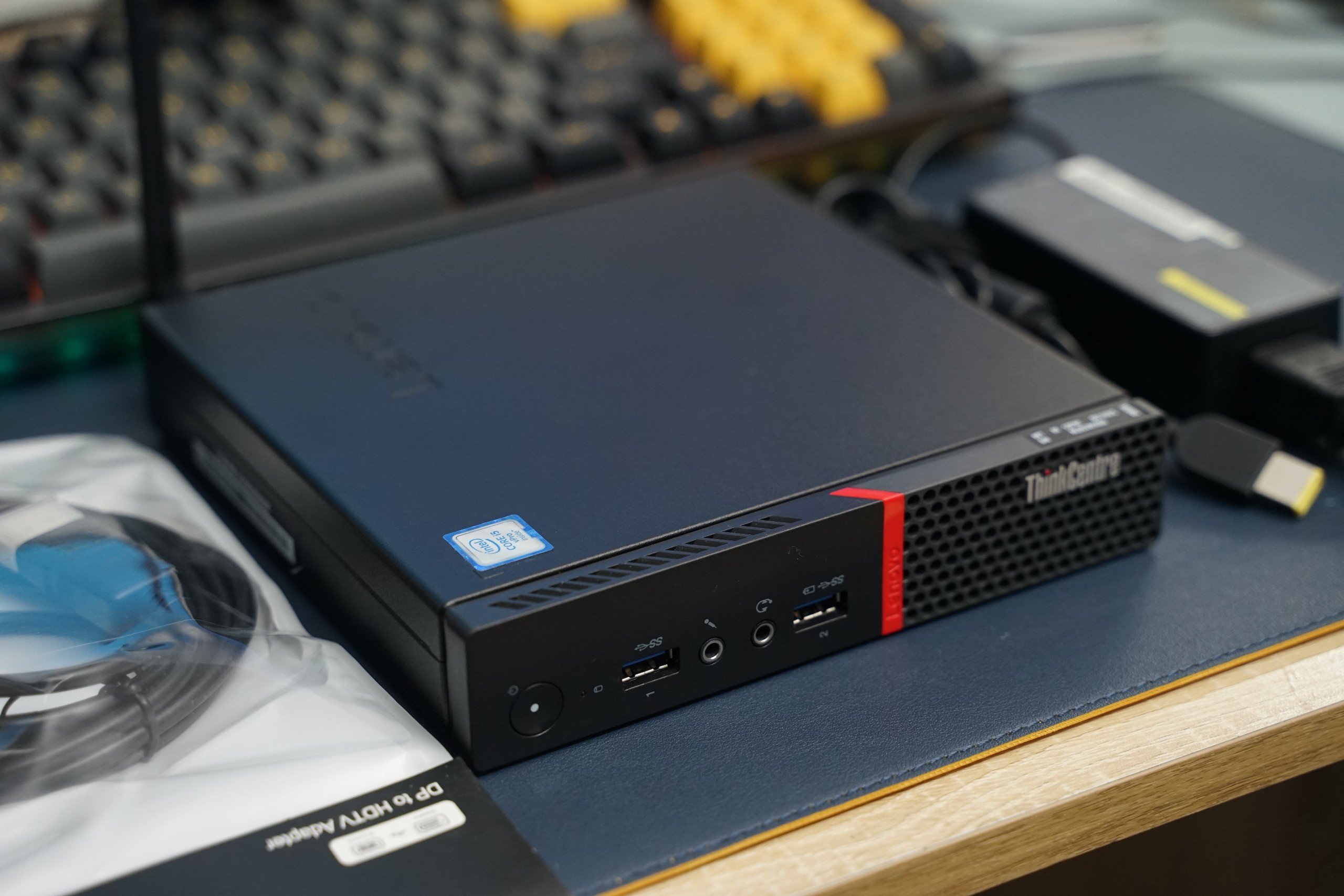 Máy Tính Mini PC Lenovo ThinkCentre M900 Tiny (Core i5-6500t, Ram 8GB, SSD 256GB, Wifi)