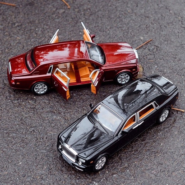 Xe mô hình tĩnh Rolls Royce Phantom tỉ lệ 1:24 XLG khung thép sơn tĩnh điện màu Đen/Nâu đỏ