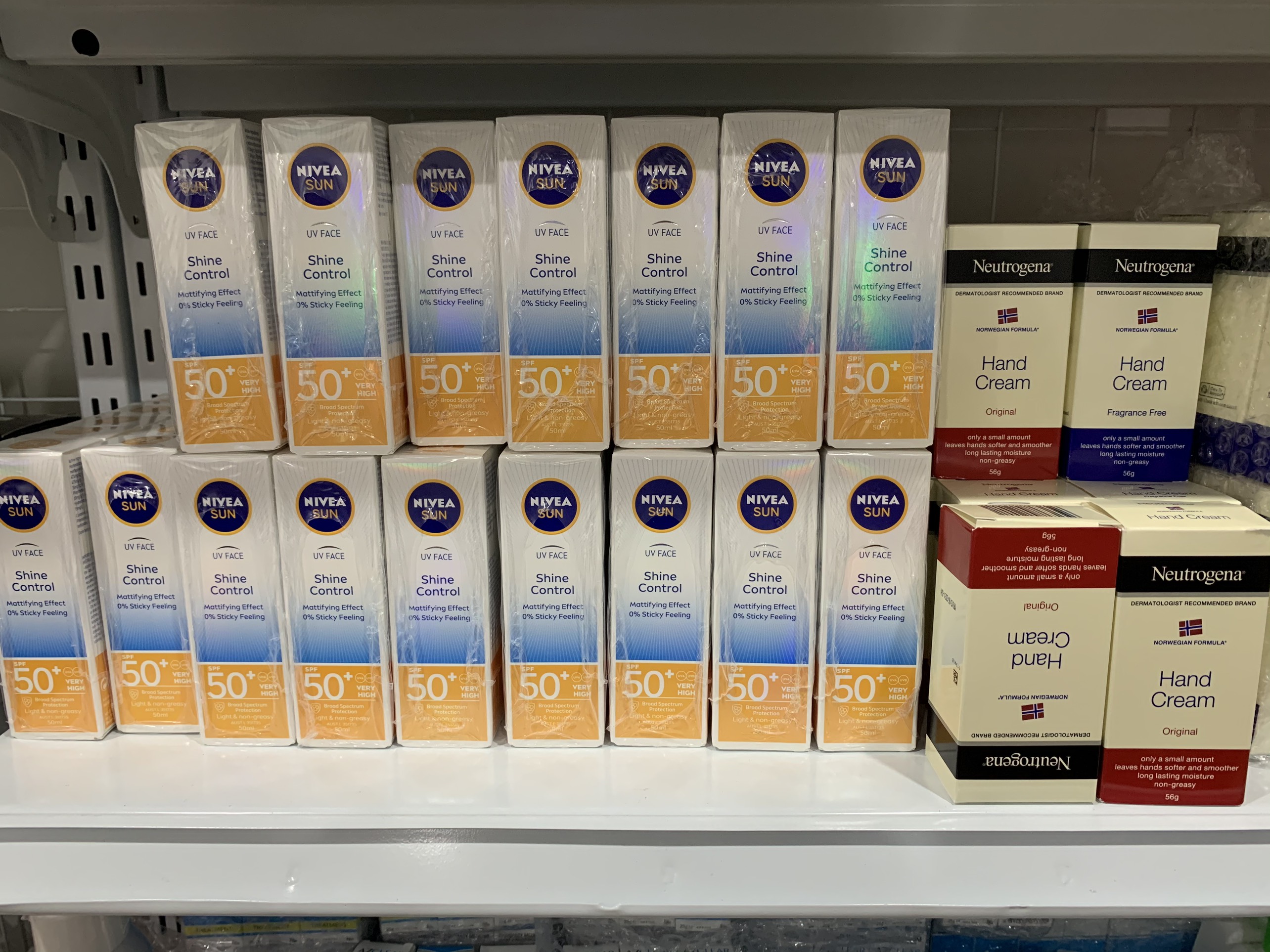 Kem chống nắng Nivea Shine Control SPF 50 UV Face