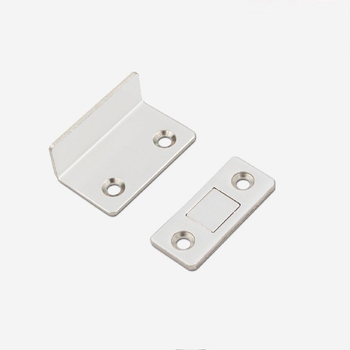 KÈM ỐC. KHÓA NAM CHÂM GÓC 90 ĐỘ DÙNG GẮN CỬA LÙA, CỬA TRƯỢT chắc chắn. TH 909.970