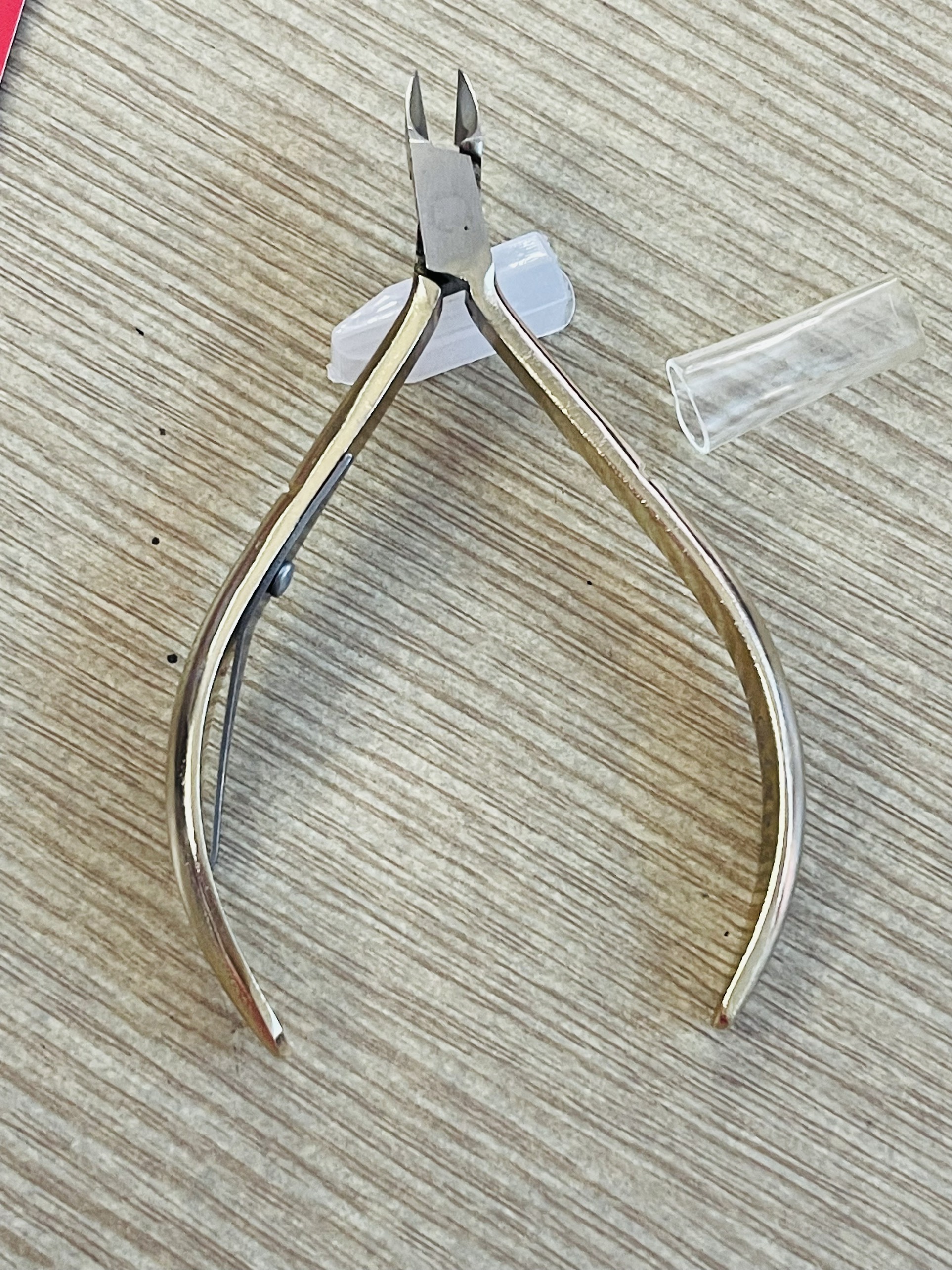 Kiềm cắt da kiềm tâm d555