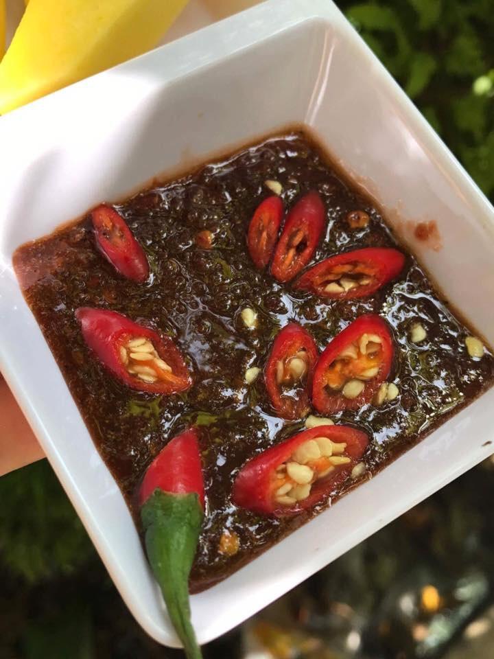 Mắm ruốc xào tỏi ăn liền