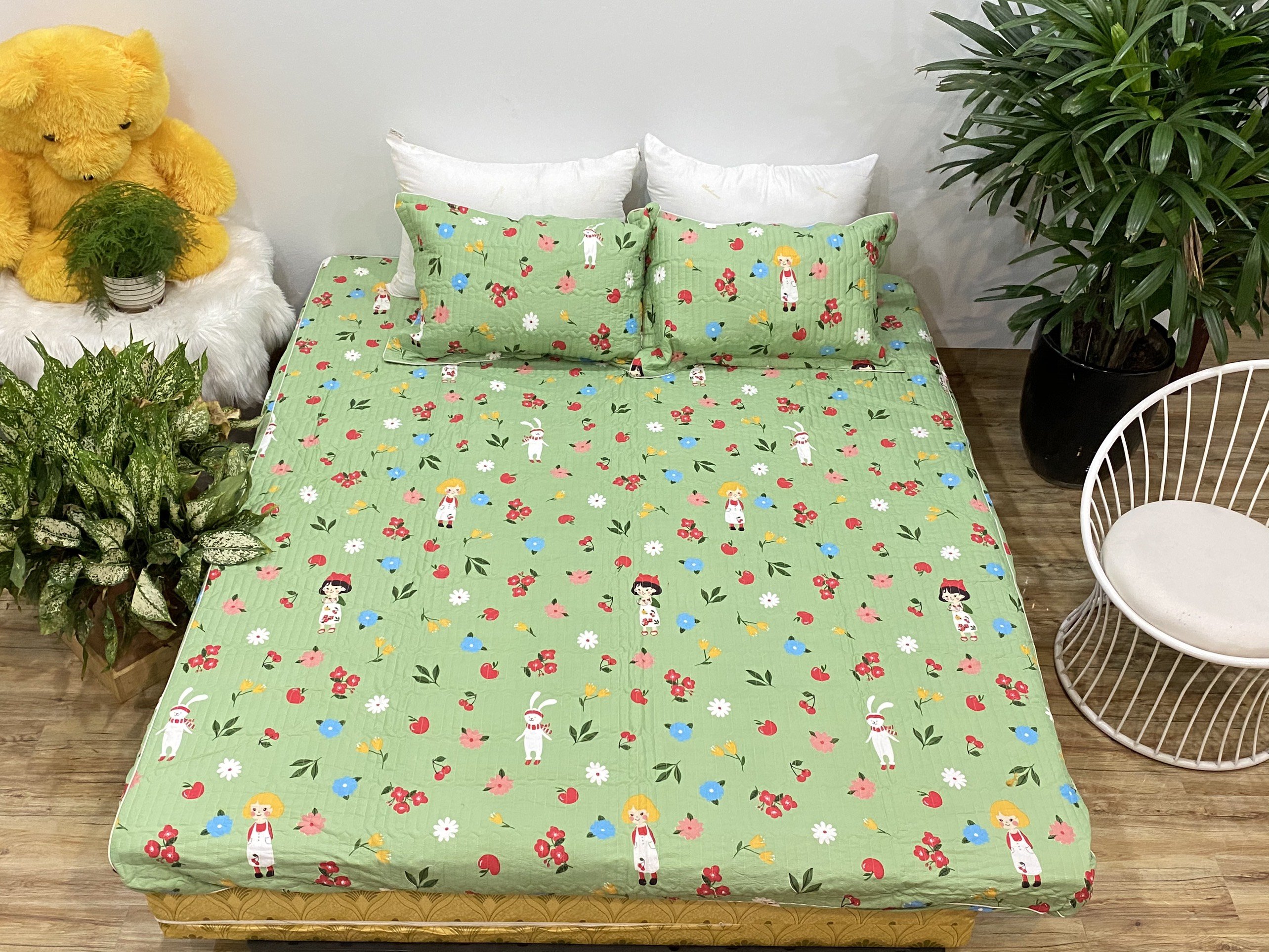 [Ga giường]Ga trải giường,Drap ga giường,ga bọc đệm vải cotton poly 1m2,1m4,1m5,1m6,1m8,2m2 mẫu cô gái thỏ hoa nền xanh