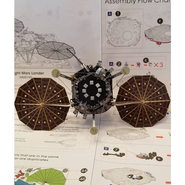 Mô Hình 3D Kim Loại Phi Thuyền Insight Mars Lander (chưa ráp)