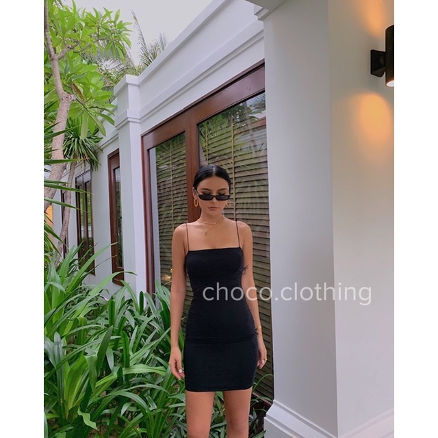 Đầm 2 dây sợi bún ôm body basic chất thun gân dày dặn co giãn tôn dáng.