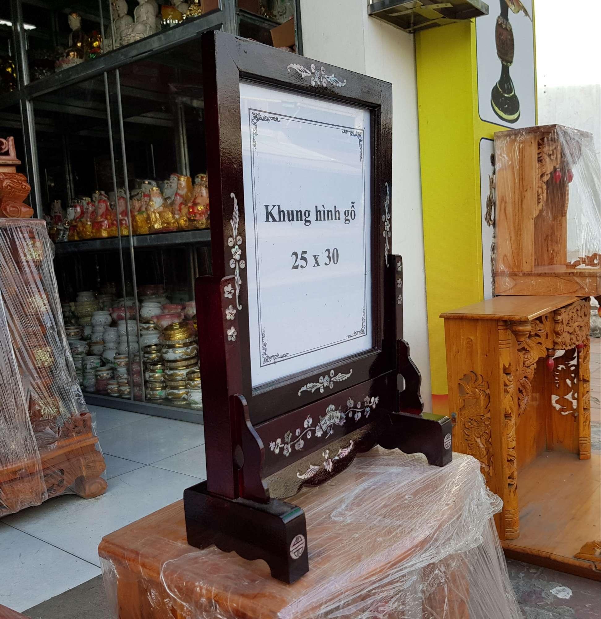Khung hình thờ gỗ tràm bông vàng cẩn 20×25