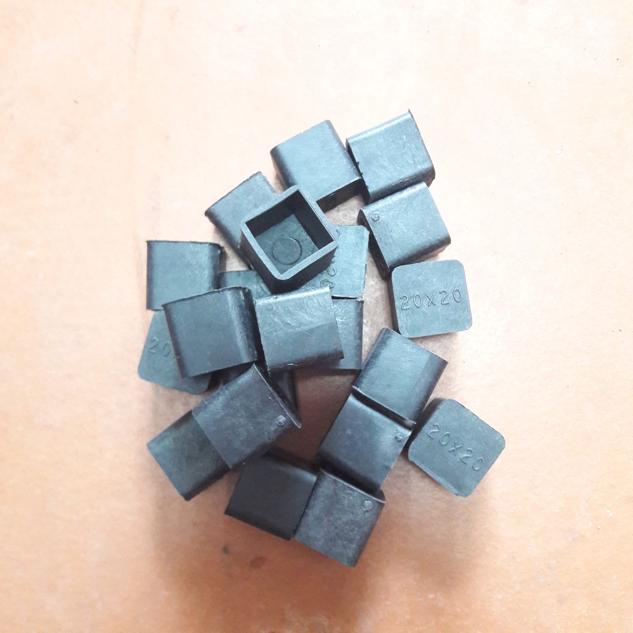 100 nút bịt trong 20 x 20mm, nút bịt ống vuông