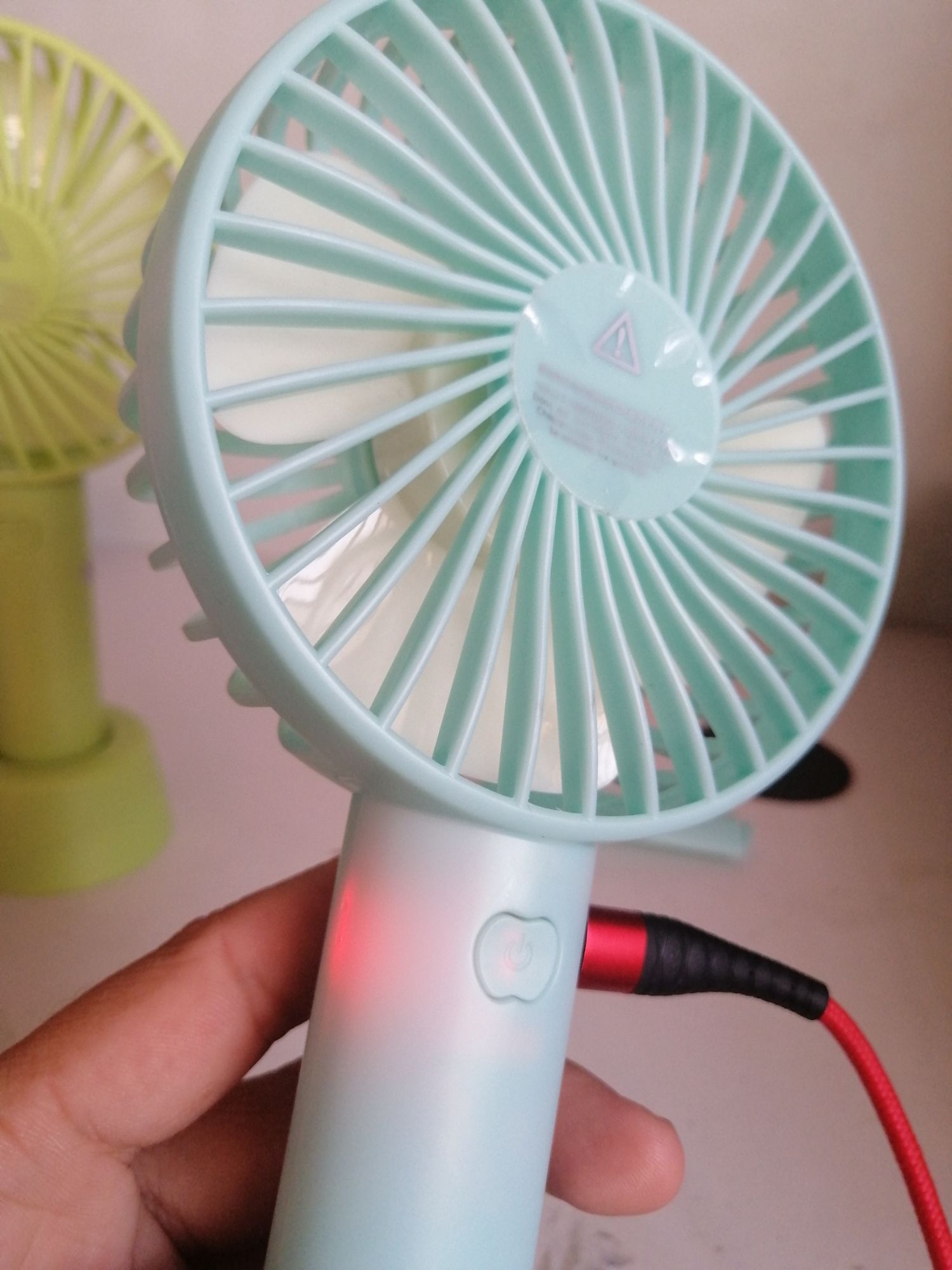 [HCM]quạt cầm tay 3 cấp độ có đế đứng