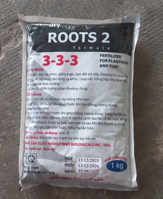 Phân bón hữu cơ  DRY ROOTS 2 (3-3-3) 1 kg