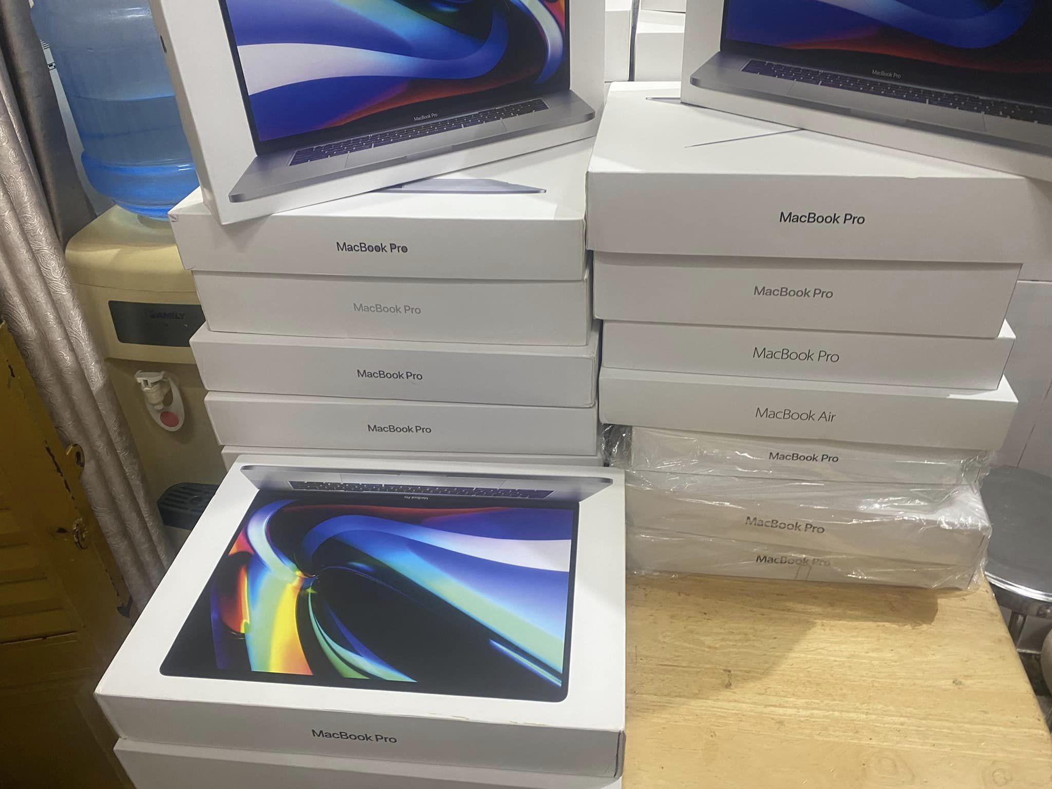 Hộp Box đựng Macbook, Pro air