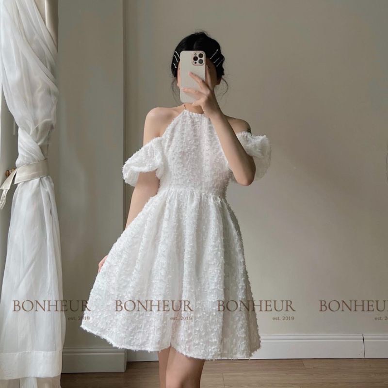 Đầm bông nổi khoét vai rớt tay , váy lông vũ, váy xòe cổ yếm tay bồng lông vũ, đầm yếm nữ 2 dây, đầm yếm tiểu thư, đầm yếm nữ hàn quốc, váy yếm nữ xinh, váy yếm nữ trễ vai tay bồng
