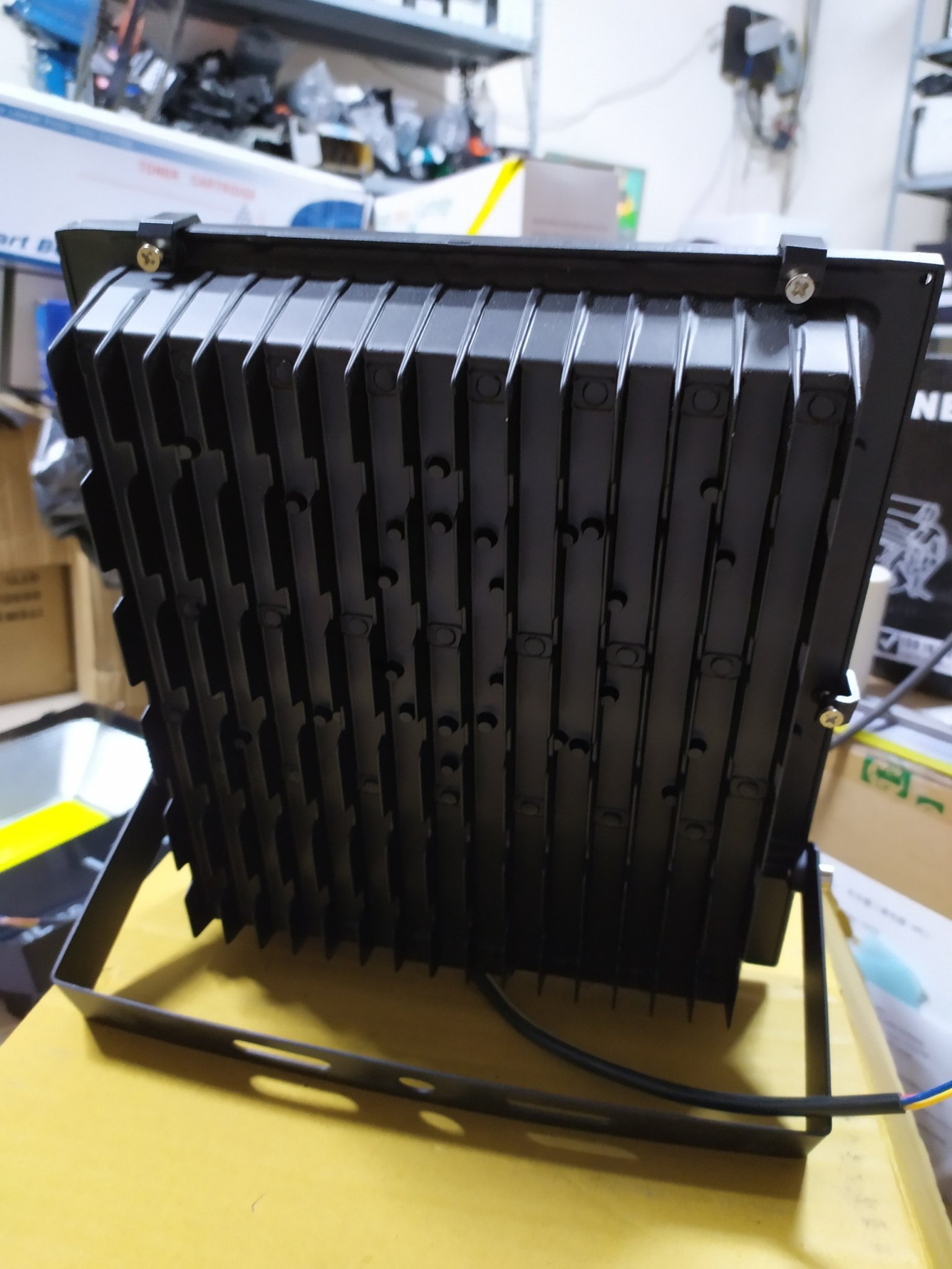 Đèn pha LED 100W chip COB chiếu ngoài trời