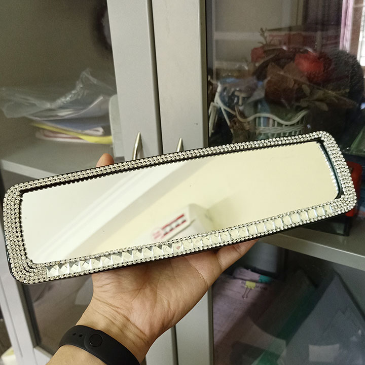Gương chiếu hậu trong xe ô tô đính đá