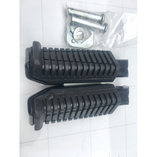 Để chân sau cao su xe máy sirius- jupiter