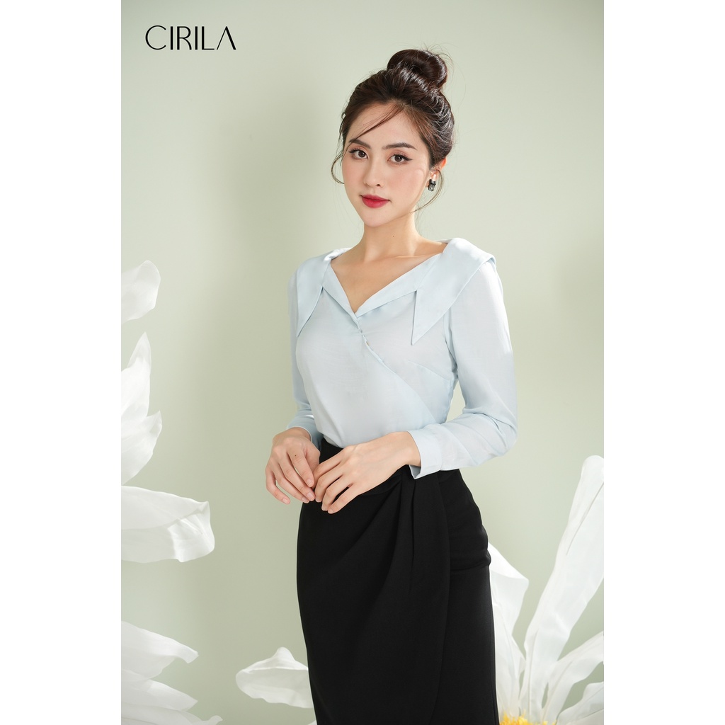 Áo sơ mi cổ V cách điệu xanh pastel Peony [CIRILA BY RIMMY]