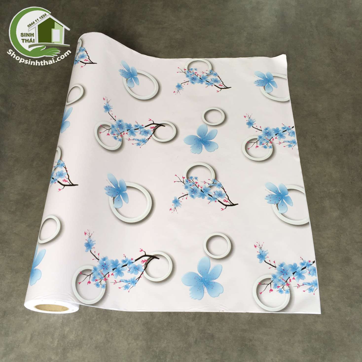 [HCM]Giấy dán tường hình tròn trắng điểm hoa xanh dương - [ 50cm x khổ 90cm ] - có sẵn keo - bán theo mét đặt 1 lần được nửa mét cắt liền 1 tấm chứ không cắt rời từng tấm