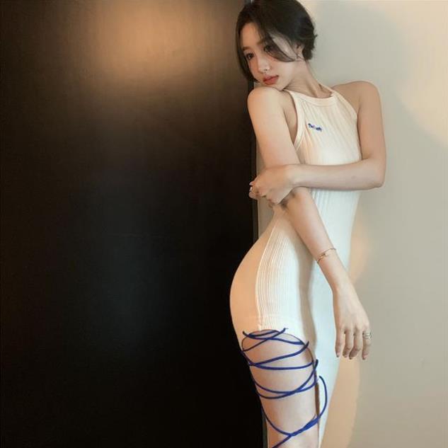 Đầm Body cổ yếm xẻ đùi phối dây cực chất, cực Cool!