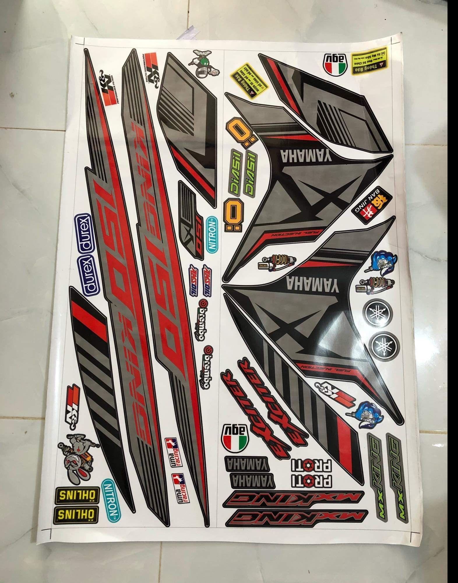 Tem xe Exciter 150 mx king đỏ xám đen tặng logo