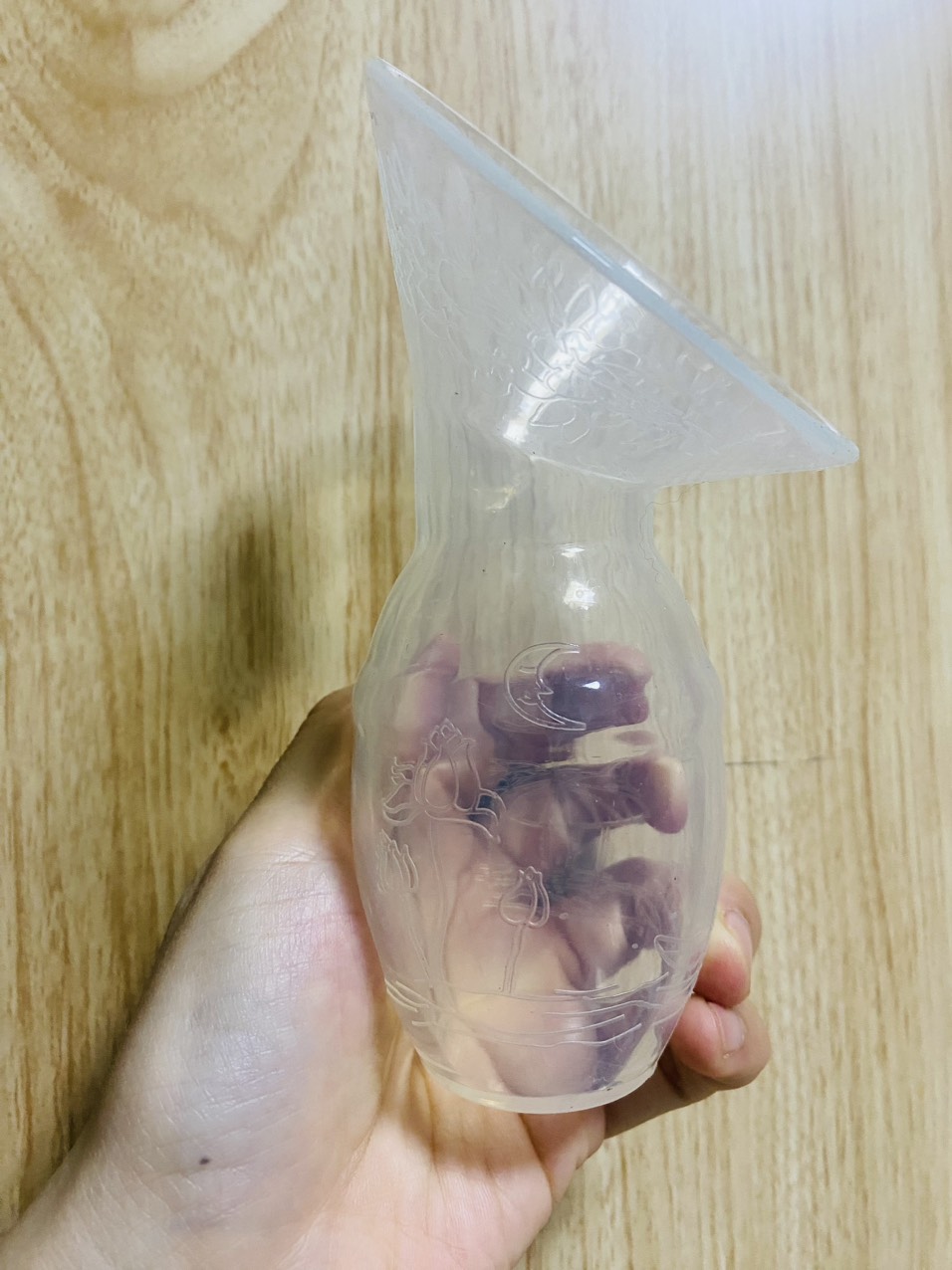 Cốc hứng sữa HaaKaa 100ml đã qua sử dụng