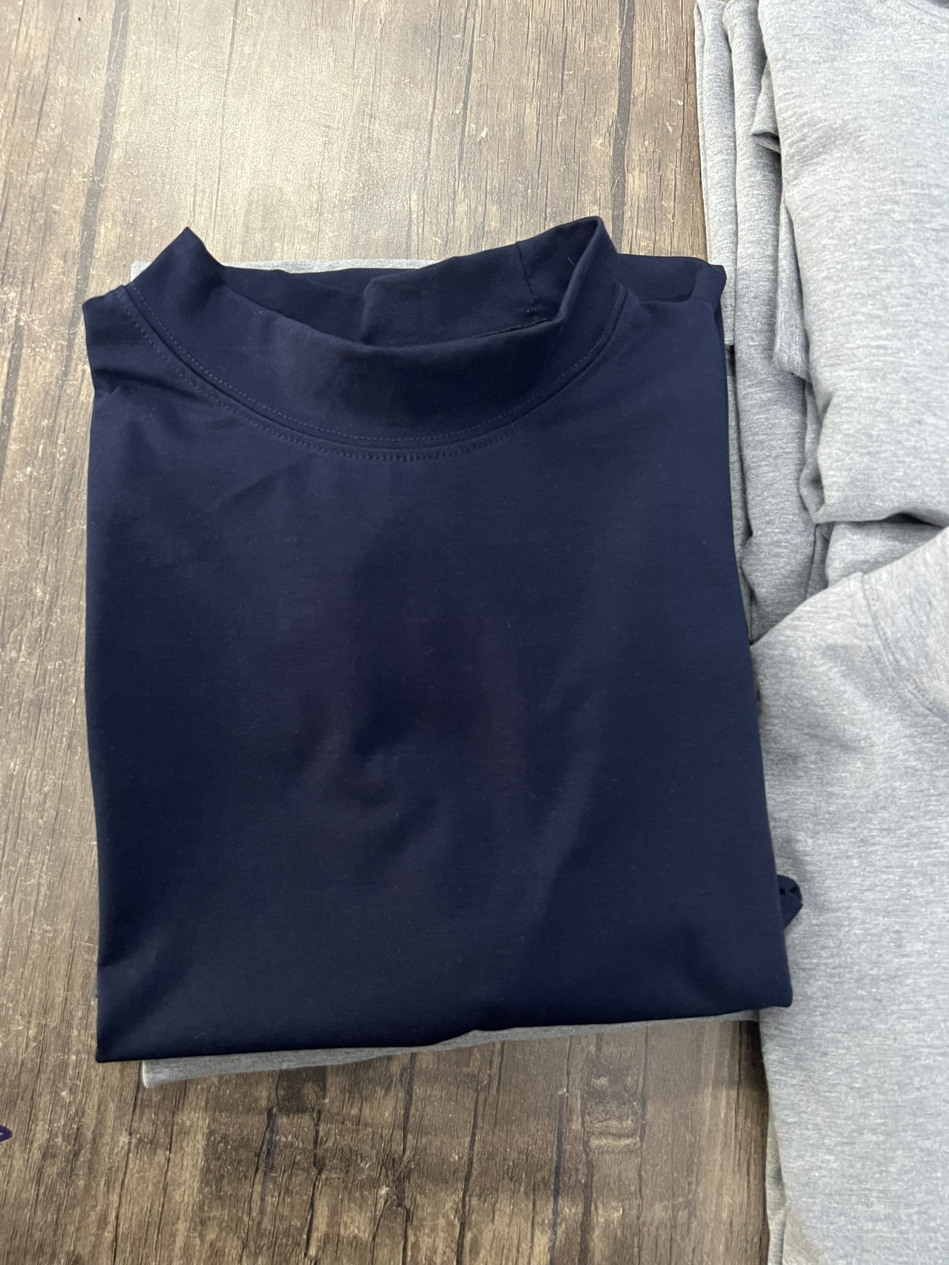 Áo thun stee cổ ôm cuddle unisex