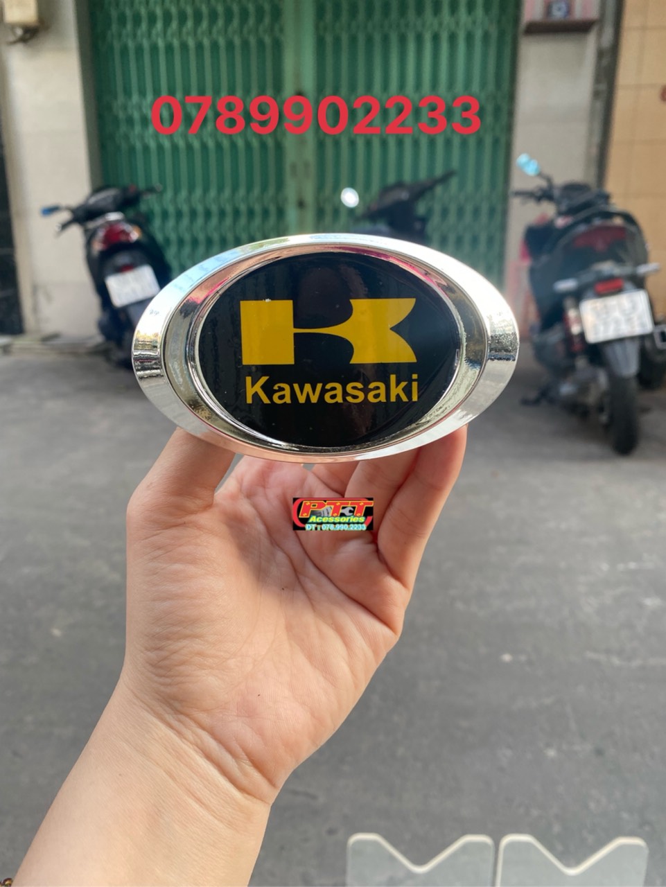 Logo mặt nạ xe max