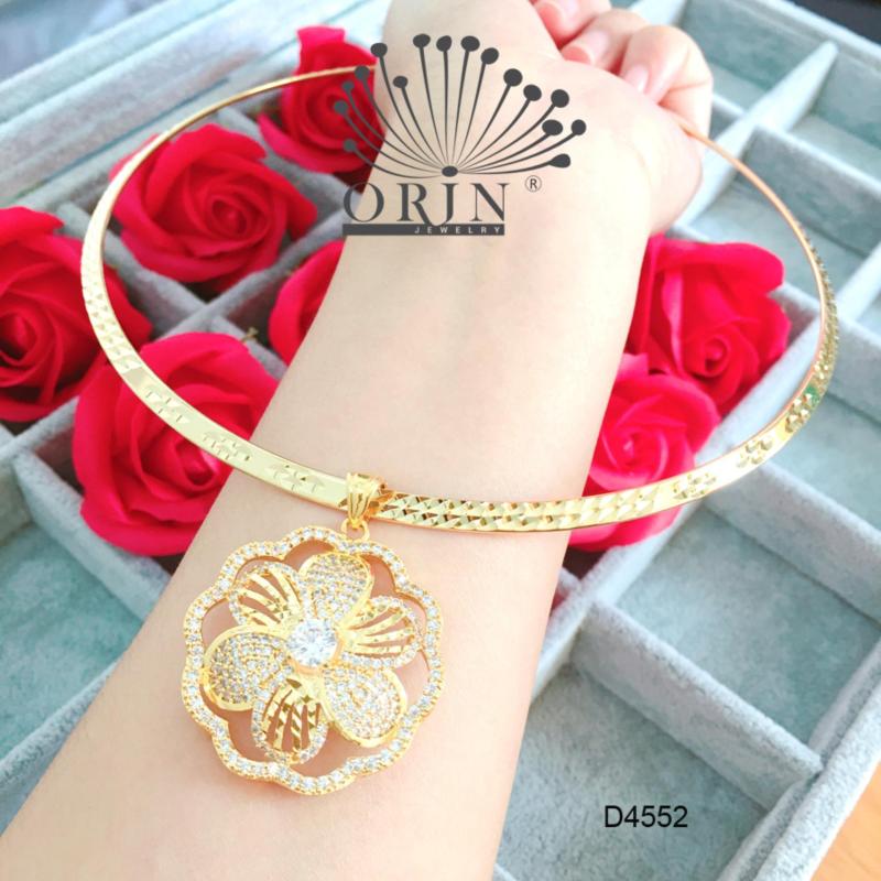 Kiềng cổ nữ dạng dẹp mặt hoa viền đính đá thiết kế cao cấp Orin D4552