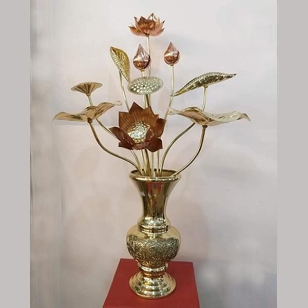 lọ hoa sen bằng đồng vàng