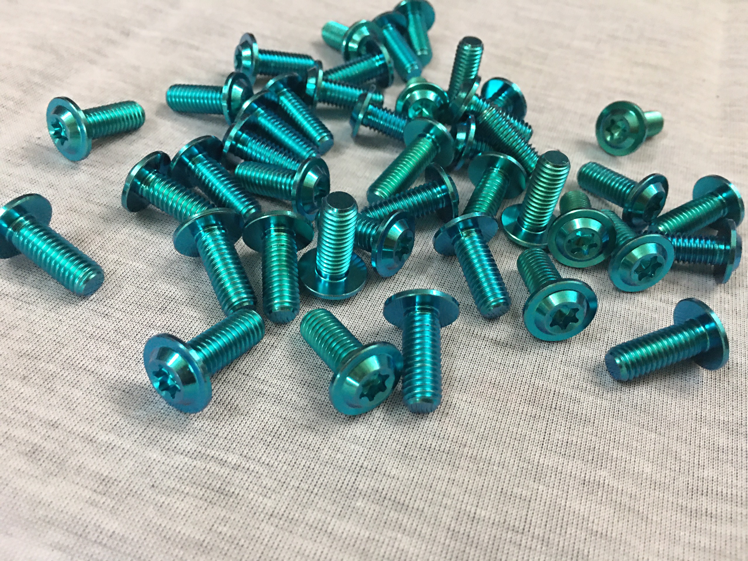 Ốc đĩa GR5 cao cấp 8li25 Xanh Lục Bảo