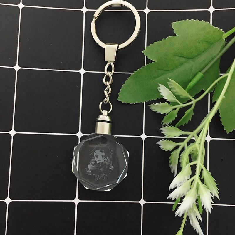 Móc khóa phát sáng Tanjiro Kimetsu no Yaiba Thanh gươm diệt quỷ móc treo pha lê thủy tinh in hình anime chibi
